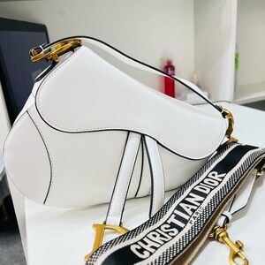 🎉 PROMOTION SPÉCIALE FÊTE 🎉‼️ 
Dior White Saddle Bag with Gold Accents